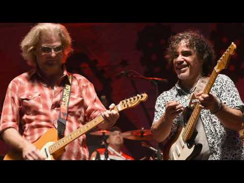 VIDEO : Hall and Oates Going Strong