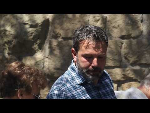 VIDEO : Ben Affleck Moves Out Of Family Home