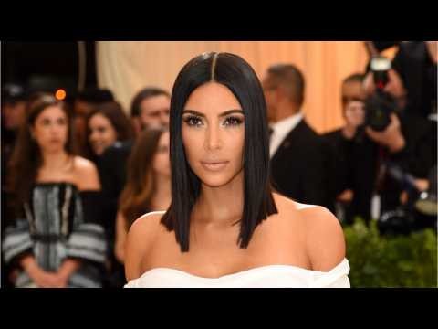 VIDEO : Kim Kardashian Attends 2017 Met Gala Without Kanye