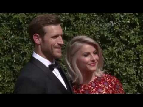 VIDEO : Julianne Hough Falls In Love At 'First Sight'