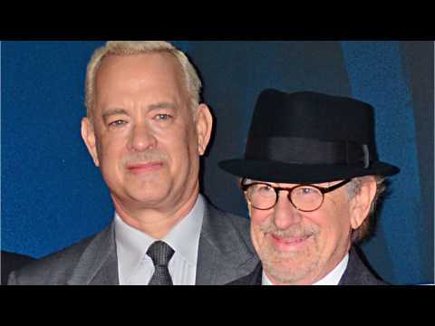 VIDEO : Tom Hanks And Steven Spielberg Sit In on Washington Post Meeting