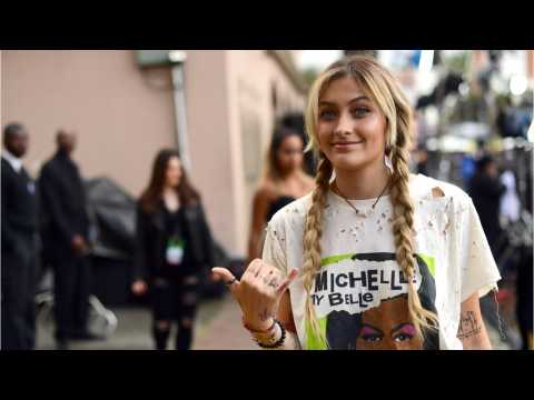 VIDEO : Paris Jackson Is Mistaken For The Homeless While On Set