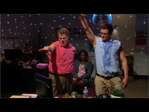 VIDEO : Orlando Bloom and James Corden Are Strippers In IT Sketch