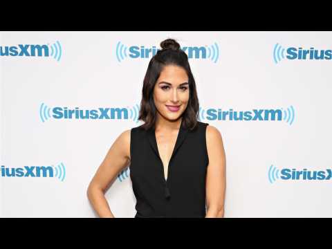 VIDEO : Brie Bella Shows Off Her Postpartum Belly