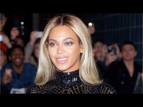 VIDEO : Beyonce Charms Fans With Insta Pics