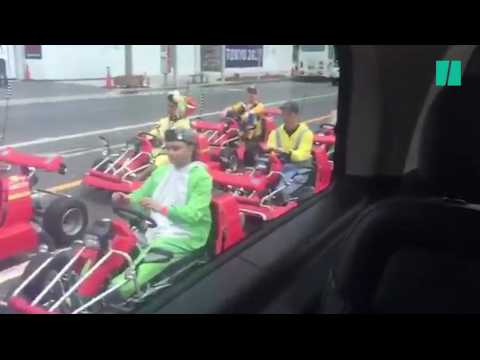 VIDEO :  Tokyo, Hugh Jackman s'est retrouv au milieu d'une vraie partie de Mario Kart