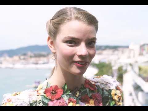 VIDEO : Anya Taylor-Joy : l'interview Name Dropping  l  GLAMOUR