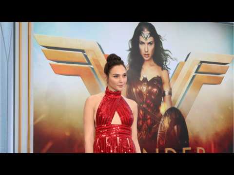 VIDEO : Gal Gadot: Wonder Woman Could Beat Superman