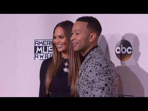 VIDEO : John Legend's Daughter Is Accompanying Him On Tour