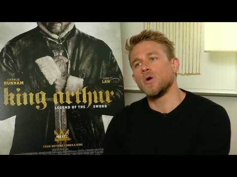 VIDEO : How Did Charlie Hunnam Win Over Guy Ritchie?