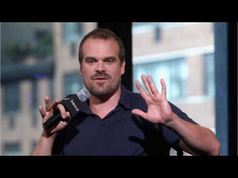 VIDEO : Does David Harbour Have What It Takes To Replace Ron Perlman?