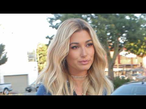 VIDEO : Hailey Baldwin Ditched Denim For Camo Pants