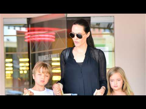 VIDEO : Post-Divorce Angelina Jolie Spends Time W/ Her Father