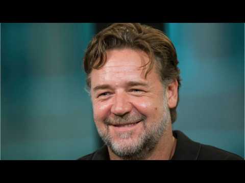 VIDEO : Does Russell Crowe Have A New Leading Lady?