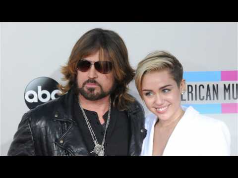 VIDEO : Billy Ray Cyrus Gushes Over Miley's New Album
