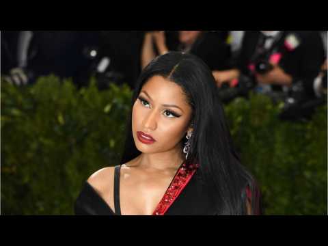 VIDEO : Nicki Minaj Offers To Pay Fans' College Expenses On Twitter