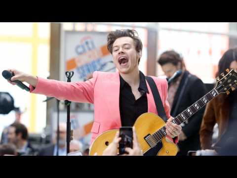 VIDEO : Who Is Harry Styles' Dating?