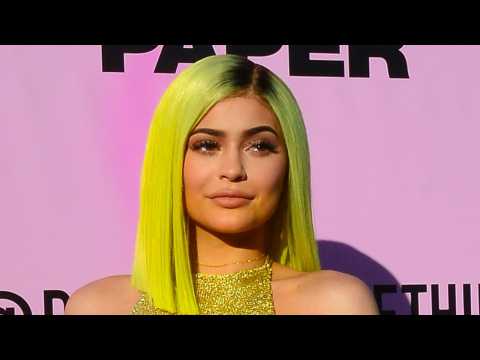 VIDEO : Kylie Jenner Is Now Rocking a Pixie Cut