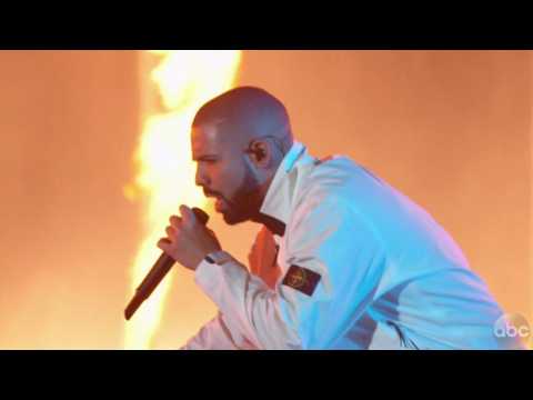 VIDEO : Drake wins 13(!) Billboard Music Awards