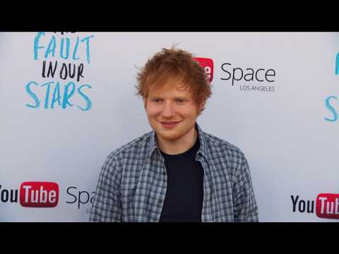 VIDEO : Russell Crowe hints that Ed Sheeran is engaged
