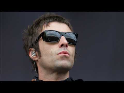 VIDEO : Singer Liam Gallagher Honors UK Bomb Victims
