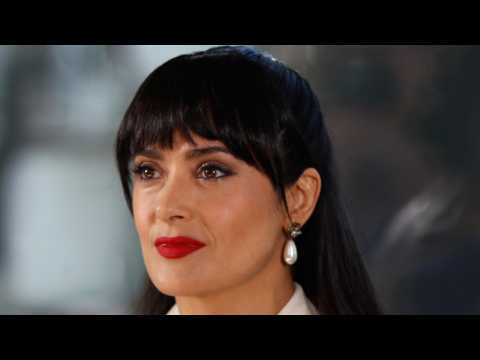 VIDEO : Salma Hayek Pulls Off Cannes Mariachi Stunt