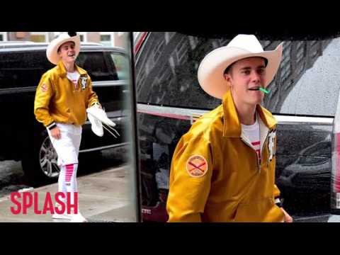 VIDEO : Analyzing Justin Bieber's Ridiculous Cowboy Outfit