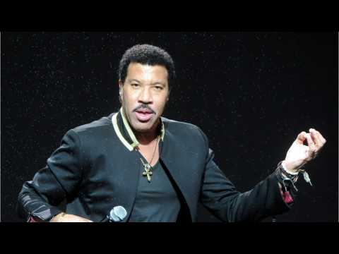 VIDEO : Lionel Richie Is One Protective Papa