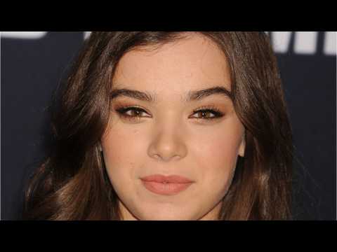 VIDEO : Are Justin Bieber And Hailee Steinfeld Dating?