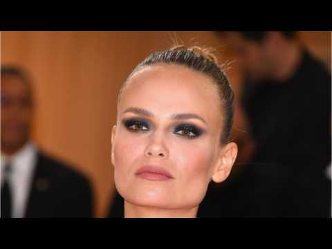 VIDEO : Natasha Poly Did Her Own Makeup For The Met