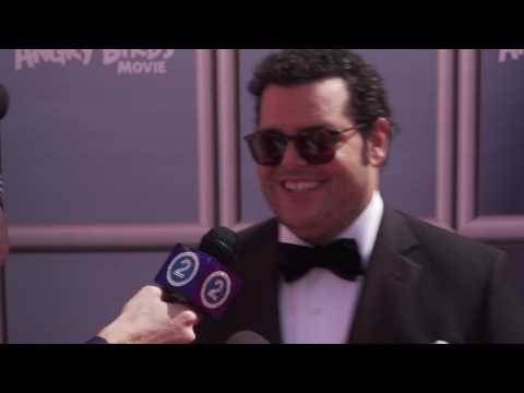 VIDEO : Will Josh Gad Play The Penguin In Solo ?Batman? Movie?
