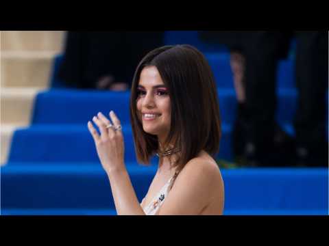 VIDEO : Selena Gomez Opens Up About Fame