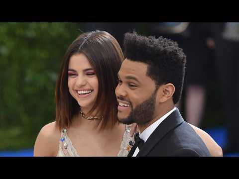 VIDEO : Selena Gomez's Mom Approves Of The Weeknd