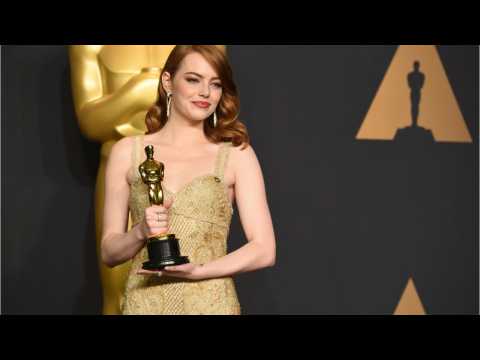 VIDEO : A High Schooler Asked Emma Stone To Prom So She Sent Him a Gift