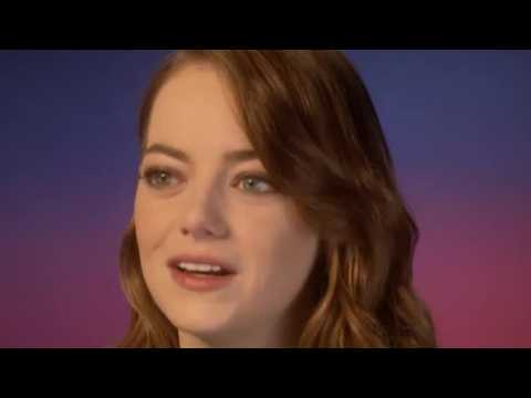 VIDEO : Emma Stone Sent a Corsage To Teen Who Asked Her to Prom