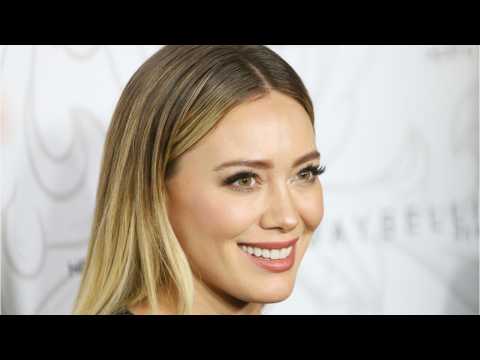 VIDEO : Hilary Duff Shows Off Cute New Puppy