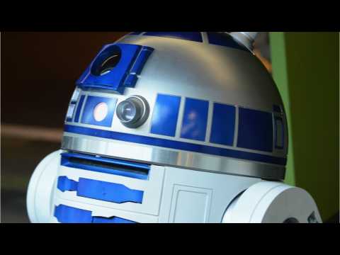VIDEO : Thanks To Rian Johnson R2-D2 Was In The Ending Of ?Star Wars: The Force Awakens?