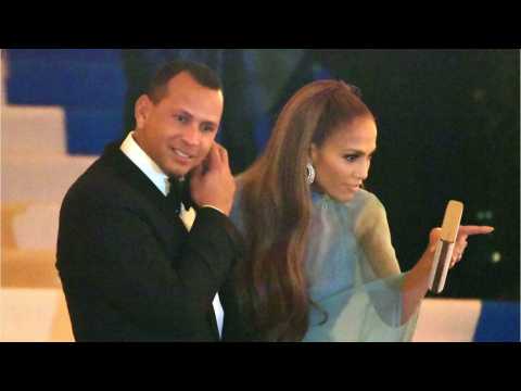 VIDEO : Jennifer Lopez Cheers On Alex Rodriguez's Daughter
