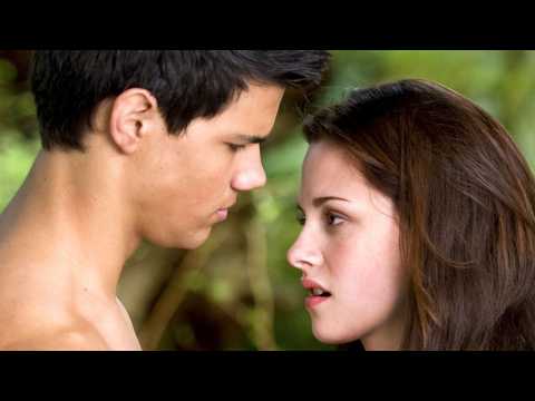 VIDEO : Kristen Stewart And Taylor Lautner Had A 'Twilight' Reunion