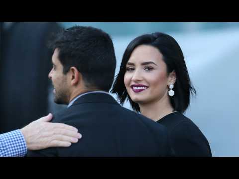 VIDEO : Demi Lovato & Wilmer Valderrama Reunite!