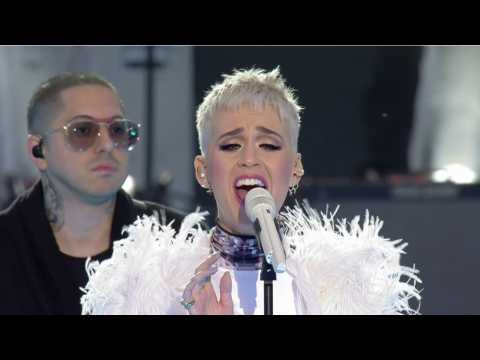 VIDEO : Katy Perry Opens Up On Livestream