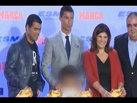 VIDEO : La madre de Cristiano Ronaldo recoge a los mellizos