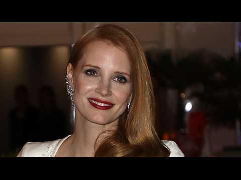 VIDEO : Jessica Chastain Rocks Her Custom-Made Wedding Dress