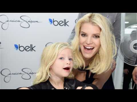 VIDEO : Jessica Simpson Blasted For Posting A Bikini Photo Of Her 5-Year-Old Daughter