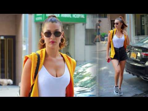 VIDEO : Bella Hadid Looks Absolutely Stunning in NYC