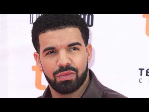 VIDEO : Drake Got A Tattoo Of Denzel Washington