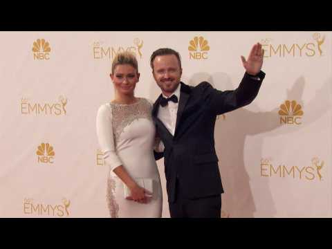 VIDEO : Aaron Paul and his wife are expecting their first child