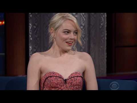 VIDEO : Emma Stone Seen With Hillary Clinton's Book