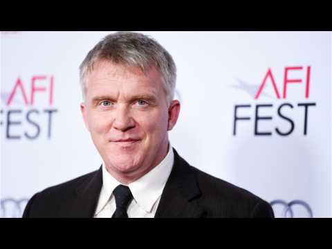 VIDEO : Anthony Michael Hall Gets Into Heated Fight With Neighbor