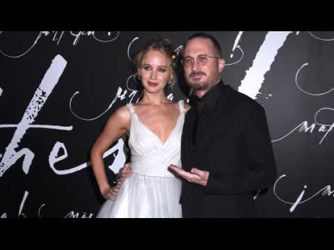 VIDEO : Jennifer Lawrence flips off 'Mother!' critics at academy screening